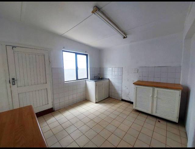 1 BEDROOM PROPERTY TO RENT IN LAWRENCE ROCKS